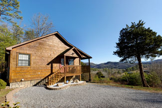 Pigeon Forge One Bedroom Cabin Rental with plenty of parking